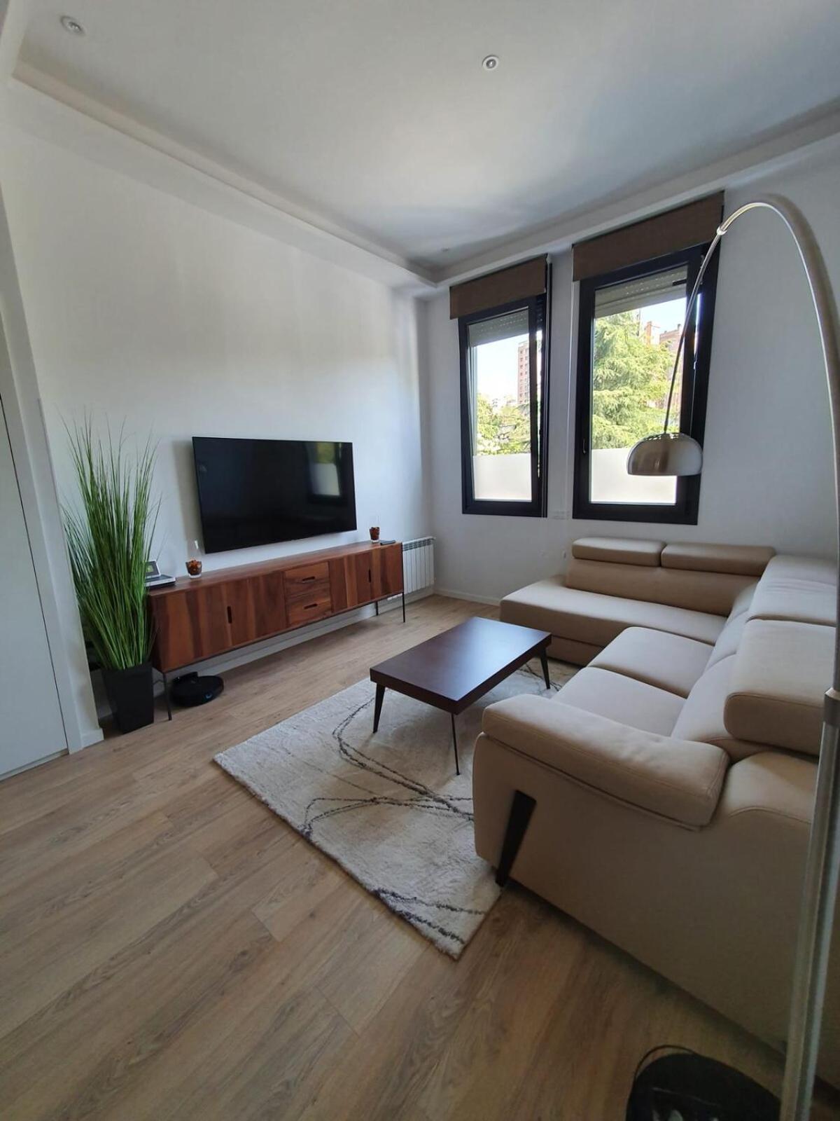 Bright & Stylish 1-bedroom With Parking - Balderas Madri